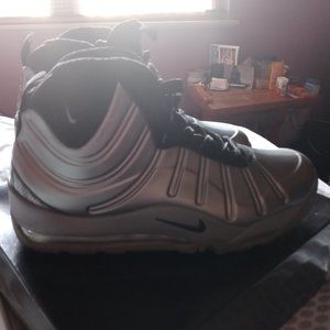 Nike Foamposite boots